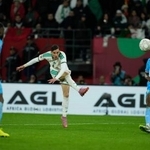 　アフリカ選手権１回戦のコンゴ戦で決勝ゴールを決めるアルジェリアのアディル・ブルビナ＝６日、ラバト（ＡＰ＝共同）