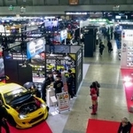 　千葉市の幕張メッセで開幕した「東京オートサロン」＝９日午前