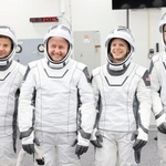 　油井亀美也さん（右端）ら４飛行士＝２０２５年７月、米南部フロリダ州のケネディ宇宙センター（ＮＡＳＡ提供・共同）