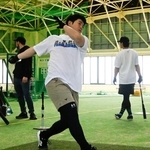 　打撃練習するソフトバンク・近藤＝鹿児島県天城町