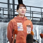 　取材に応じる吉田雪乃＝９日、青森県八戸市内