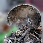 　ロシア軍がウクライナ東部ドニプロに発射した最新式中距離弾道ミサイル「オレシニク」の残骸＝２０２４年１２月、キーウ（画像の一部を加工しています、共同）