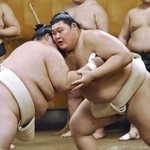 　佐渡ケ嶽部屋での出稽古で相撲を取る横綱大の里＝７日、千葉県松戸市