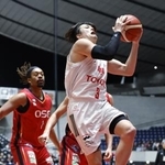 　Ａ東京-三遠　第２クオーター、攻め込むＡ東京・テーブス＝国立代々木競技場