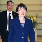 　首相官邸に入る高市首相＝９日