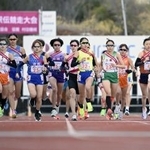 　全国都道府県対抗女子駅伝で、スタートする選手たち＝たけびしスタジアム京都