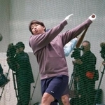 　打撃練習する楽天・浅村＝１１日、沖縄県内