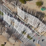 　一部が倒れた「神戸ルミナリエ」の作品＝１１日午後０時１分、神戸市中央区のメリケンパーク（共同通信社ヘリから）