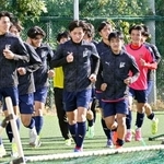 　鹿島学園との決勝戦を前に、調整する神村学園の選手たち＝東京都内