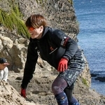 　自主練習で砂の斜面を駆け上がる日本ハムの五十幡＝１１日、静岡県下田市