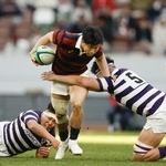 　明大-早大　後半、突進する早大・矢崎＝ＭＵＦＧ国立