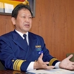 　インタビューに応じる第１１管区海上保安本部の坂本誠志郎本部長