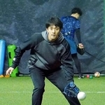 　守備練習するソフトバンク・柳町＝福岡県筑後市