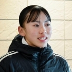 　取材に応じる、陸上女子８００メートル日本記録保持者の久保凜＝１２日、大阪市