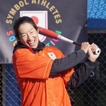 　ソフトボール教室の始球式で打者を務める上野由岐子＝１２日午後、群馬県高崎市