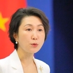 　記者会見する中国外務省の毛寧報道局長＝１２日、北京（共同）