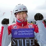 　女子エアリアル予選を終え、笑顔で写真に納まる五十嵐瑠奈＝レークプラシッド（共同）