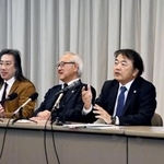 　記者会見する、中部電力浜岡原発の運転終了を求める訴訟の弁護団＝１３日午後、静岡市