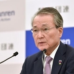 　記者会見する経団連の筒井義信会長＝１３日午後、東京都千代田区