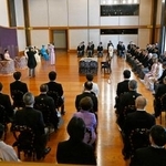 　天皇、皇后両陛下、皇族方が出席されて行われた「歌会始の儀」＝１４日午前、宮殿・松の間