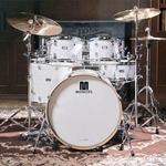 　韓国の李在明大統領が高市首相に贈ったドラムのセット（大統領府提供・共同）