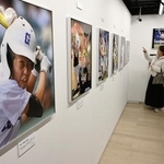 　関西スポーツ紙写真展の展示＝大阪・心斎橋の「ニコンプラザ大阪　ＴＨＥ　ＧＡＬＬＥＲＹ」