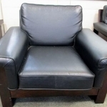 　東京都立川市が「メルカリ」に出品したソファ（同市提供）