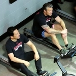 　米軍基地内で軍隊式の筋力トレーニングに参加する小泉防衛相（左）とヘグセス国防長官＝１５日、ワシントン近郊（共同）