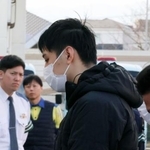 　神奈川県警大和署に入るチュオン・ドゥック・トゥン容疑者＝１４日