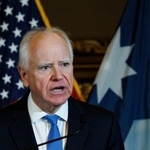 　ミネソタ州のティム・ウォルズ知事＝５日、セントポール（ＡＰ＝共同）