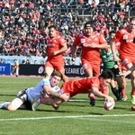 　神戸-ＢＲ東京　後半、トライを決める神戸の李承信。試合前には阪神大震災の犠牲者を悼み黙とうがささげられた＝神戸ユニバー