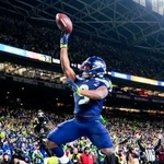 　４９ｅｒｓ戦でのＴＤを喜ぶシーホークスのＲＢウォーカー＝シアトル（イマジンイメージズ・ロイター＝共同）