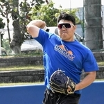 　ＷＢＣ使用球でキャッチボールする西武の平良＝沖縄県石垣市