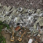 　フィリピン・セブ市で崩落したごみの山＝９日（ＡＰ＝共同）