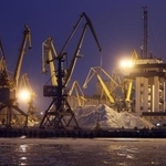 　ウクライナ東部マリウポリの港にあるクレーン＝２０１８年１２月（ＡＰ＝共同）