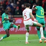 　モロッコ戦で決勝点を挙げるセネガルのゲイ（左）＝ラバト（ロイター＝共同）