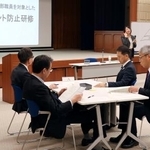 　福井県庁で実施された幹部職員向けのハラスメント防止研修＝１９日午前