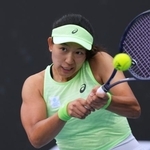 　女子シングルス１回戦でプレーする内島萌夏＝メルボルン（ＡＰ＝共同）