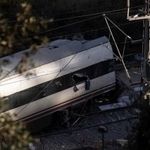 　衝突事故を起こした列車＝１９日、スペイン・コルドバ近郊（ゲッティ＝共同）