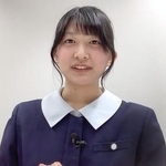 　オンラインで記者会見する第２８代高校生平和大使の下田梨央さん＝２０日