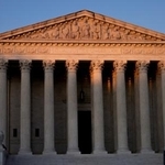 　米最高裁判所の外観＝２０２４年７月、ワシントン（ロイター＝共同）