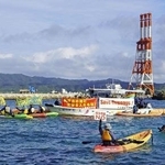 　沖縄県名護市辺野古の沖合で、米軍普天間飛行場の移設計画に抗議する市民ら＝２０２５年１２月