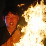 　高野山清浄心院で恒例の護摩行に臨む広島の新井監督＝２１日、和歌山県高野町