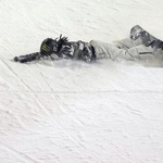 　ハーフパイプ第５戦、男子決勝で転倒した平野歩夢＝２０２６年１月１７日、ラークス（共同）