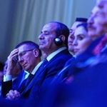 　ダボス会議でトランプ大統領の演説を聴く出席者ら＝２１日、ダボス（ＡＰ＝共同）