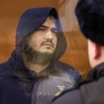 　２１日、モスクワの軍事裁判所に出廷したアフマドジョン・クルボノフ被告（タス＝共同）