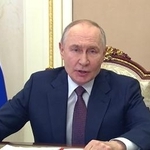 　２１日、モスクワでオンライン安全保障会議に参加するロシアのプーチン大統領（ロシア大統領府提供・共同）