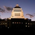 　国会議事堂＝２２日夕