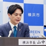 　記者会見する横浜市の山中竹春市長＝２２日午前、横浜市役所