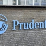 　プルデンシャル生命保険のロゴ＝東京都千代田区
